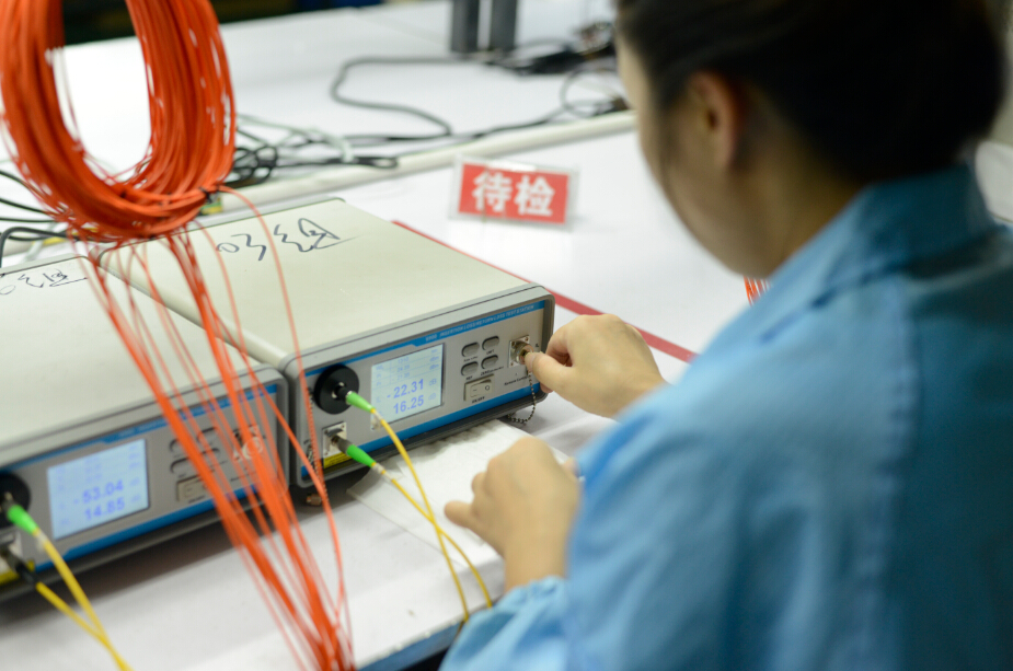 Fiber-Optic-Patch-Cable-Assembly
